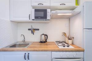 Apartments on Velyka Vasylkivska 47