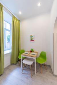 Apartments on Velyka Vasylkivska 47