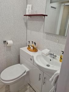 Brookside Guest House & Mini Spa