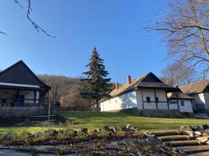 Kégli apartmanok és fürdőház Hollókő