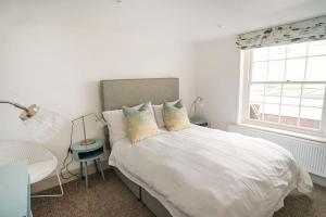 Woodyear House - Cowes