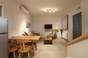 Aithra -Agios Petros Andros