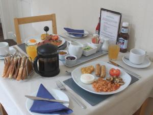 Hazeldene Guest House - with Free Offsite Health Club