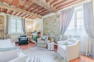 Villa Dondolino, a Stylish Farmhouse