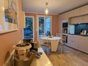 Maisons de vacances Gite La Rochefoucauld-en-Angoumois, 6 pieces, 10 personnes - FR-1-653-229 : photos des chambres