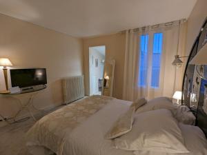 Maisons de vacances Gite La Rochefoucauld-en-Angoumois, 6 pieces, 10 personnes - FR-1-653-229 : photos des chambres