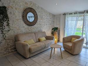 Maisons de vacances Gite Aunac-sur-Charente, 2 pieces, 2 personnes - FR-1-653-228 : photos des chambres