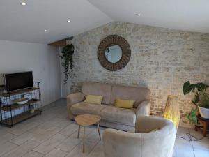 Maisons de vacances Gite Aunac-sur-Charente, 2 pieces, 2 personnes - FR-1-653-228 : photos des chambres