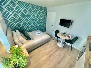 Snug in the Heart of Town Centre - Close to Beach and Nightlife