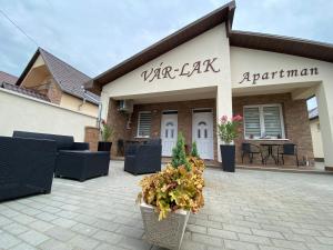 VÁR-LAK Apartman