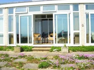 Chalet With Sea Views - West Bay