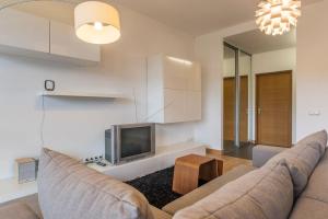 STUNNING 2 BEDROOM APARTMENT IN QUITE PART OF RIGA