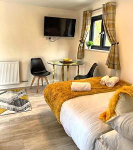 HiveAway - Hot Tub - Carmarthenshire - Pembrokeshire