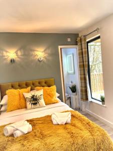 HiveAway - Hot Tub - Carmarthenshire - Pembrokeshire