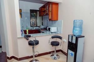 2 Bed Apartment Sleeps 4 - Garden Wifi Parking