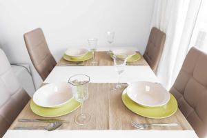 EL ESTUDIO DE LA PLAYA BENALBEACH NEW 1BD, Piscinas, playa y vistas al mar Ref504