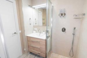 EL ESTUDIO DE LA PLAYA BENALBEACH NEW 1BD, Piscinas, playa y vistas al mar Ref504