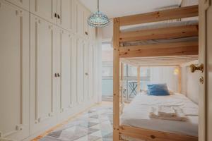 Sunny and Spacious House, 4BD 3Bath Downtown Porto