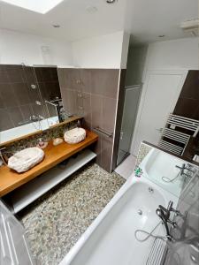 Villas Splendid house, Jacuzzi and Private Gardens Paris : photos des chambres