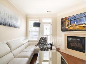 Midtown Luxurious Chic Free Parking 6