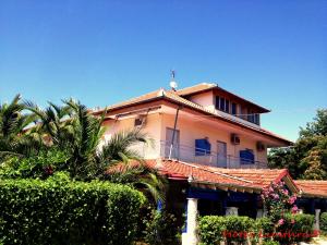 Studio with Garden View (5 Adults) room in Hotel Livithra
