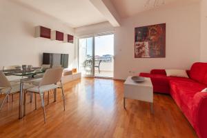 Sea apartment with free parking