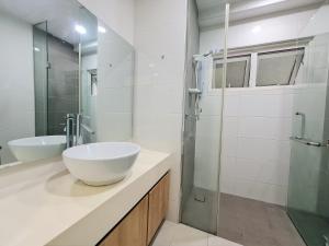 Crest Residence Klcc Bukit Bintang by Sarahs Lodge