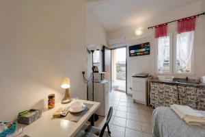 Il Gattino di Sanremo 2 - camera centro e stazione del treno