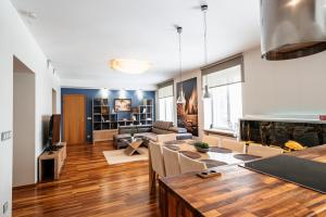 AirHome - Golden Fish