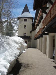 GetAways at Olympic Village Inn