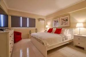 Harmony 4BR Penthouse Close to Blue Mall 7&8FLR with Private Rooftop OutdoorTerrace - Los Prados