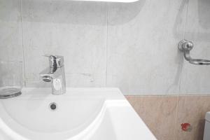 Escape 4BR Penthouse Close to Blue Mall with Private Outdoor Rooftop Terrace