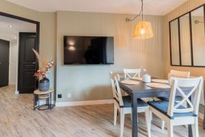 Appartements MC Tourisme - Splendide & cosy appartement avec piscine, tennis & parking : photos des chambres