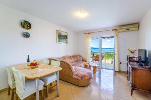 Apartments with a parking space Dramalj, Crikvenica - 20803