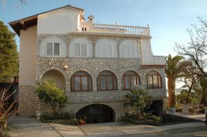 Apartments with parking space Rab - 20818