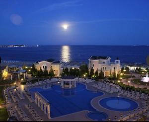 "Красавиците тъмнокоси" Sunset Resort Pomorie