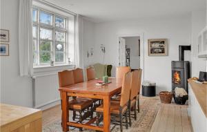 4 Bedroom Stunning Home In Torrig L