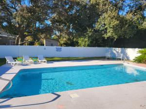 The 19th Hole -5 Bdr Slps 10 Golf Beach Pool Heat Hot Tub Extended Stay Welcome!!