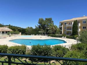 Les Issambres, T2 avec piscine, parking sécurisé - FR-1-226-467