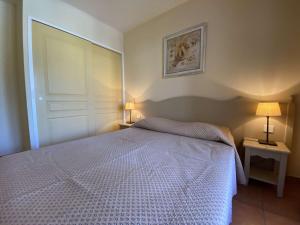 Les Issambres, T2 avec piscine, parking sécurisé - FR-1-226-467