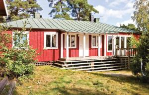 Nice Home In Ljungskile With 5 Bedrooms And Wifi