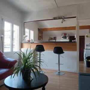 Appartements Sous Les TOITS ARVERNE : photos des chambres