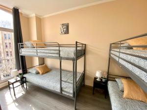 Apartments Plantin 3 sleeping rooms 2 bathrooms.