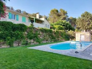 Villa spacieuse à Saint-Nazaire avec piscine privée - Vénéjan