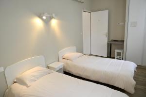 Hotels Hotel Les Arceaux : Chambre Lits Jumeaux