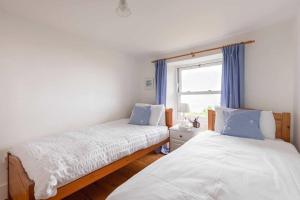 Seaside Holiday Cottage Near Beach