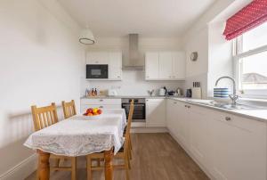 Seaside Holiday Cottage Near Beach
