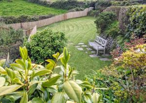 Seaside Holiday Cottage Near Beach