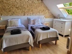 Maisons de vacances LE SORBIER 2 BED/2 BATH GITE WITH SWIMMING POOL : photos des chambres