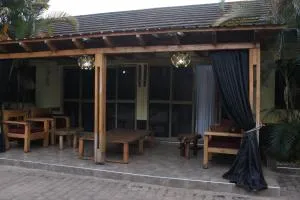 Chel and Vade Cottages - Njeru